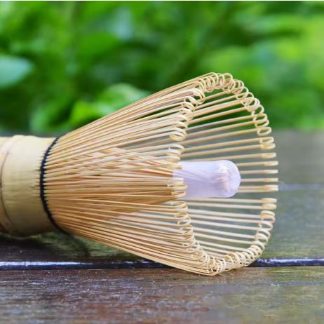 brosse mélangeuse au thé vert en matcha